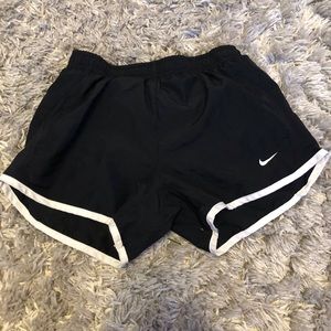 Girls black nike shorts size s